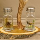 Salz + Pfeffer Streuer Menagen Set mit farbigen Jagdmotiv auf Akazienschild mit Rehbock Stange als Griff 27.40.1.8