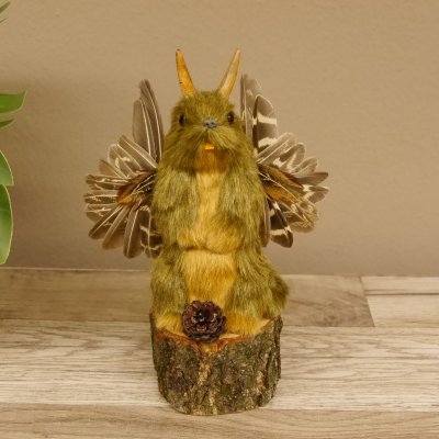 Wolpertinger Mini Murmel Plüsch Präparat mit Zapfen Fabelwesen mit Flügel und Geweih Wolpi 86.15.20