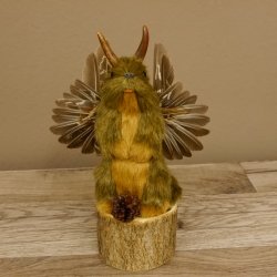 Wolpertinger Mini Murmel Plüsch Präparat mit Zapfen Fabelwesen mit Flügel und Geweih Wolpi 86.15.20