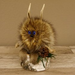 Wolpertinger Wolpi Präparat taxidermy Mini Tannenzapfen Zapfen dunkelblaue Augen Höhe 22 cm 86.1.2.57