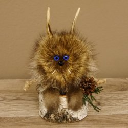 Wolpertinger Wolpi Präparat taxidermy Mini Tannenzapfen Zapfen dunkelblaue Augen Höhe 22 cm 86.1.2.57