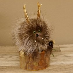Wolpertinger Wolpi Präparat taxidermy Mini Tannenzapfen Zapfen grüne Augen Höhe 23 cm 86.1.2.59