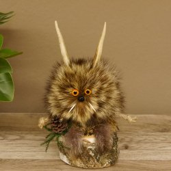 Wolpertinger Wolpi Präparat taxidermy Mini Tannenzapfen Zapfen orange Augen Höhe 23 cm 86.1.2.60