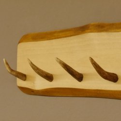Geweih Garderobe mit 6 Haken aus Hirschspitzen auf Holzbrett Rehgeweih Wandgarderobe Unikat 27.8.98