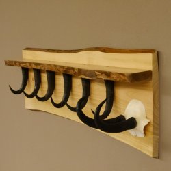 Garderobe mit 6 Gamshaken + Gamsgeweih auf Holzbrett Ablagefläche Wandgarderobe Geweih Unikat 27.8.106