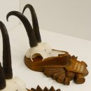 3 Stück Gamsgeweihe Gemse Geweihe auf geschnitzten Trophäenschilder SL bis 21 cm 47.185