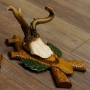 3 Stück Rehgeweihe Rehbocke Reh Bock Kuriositäten Geweihe auf geschnitzten Trophäenschildern 22.1267