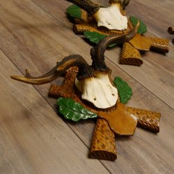 3 Stück Rehgeweihe Rehbocke Reh Bock Kuriositäten Geweihe auf geschnitzten Trophäenschildern 22.1267