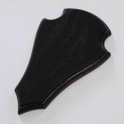 1 stuk hert trofeeplaat AF 21 x 13 cm puntig groot in donker eiken met 1 kaakvak