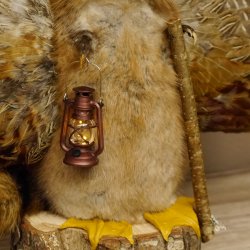 Wolpertinger Wolpi groß Bisam Präparat gelbe Augen mit Flügel Geweih Stock Laterne Höhe 36 cm Fabelwesen Gaudi Geschenk 86.14.10