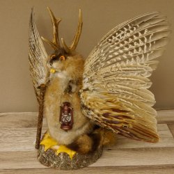 Wolpertinger Wolpi groß Bisam Präparat orange Augen mit Flügel Geweih Stock Laterne Höhe 38 cm Fabelwesen Gaudi Geschenk 86.14.13