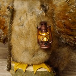 Wolpertinger Wolpi groß Bisam Präparat dunkelblaue Augen mit Flügel Geweih Stock Laterne Höhe 40 cm Fabelwesen Gaudi Geschenk 86.14.7