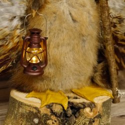 Wolpertinger Wolpi groß Bisam Präparat grüne Augen mit Flügel Geweih Stock Laterne Höhe 35 cm Fabelwesen Gaudi Geschenk 86.14.8