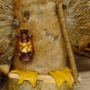 Wolpertinger Wolpi groß Bisam Präparat hellblaue Augen mit Flügel Geweih Stock Laterne Höhe 36 cm Fabelwesen Gaudi Geschenk 86.14.9