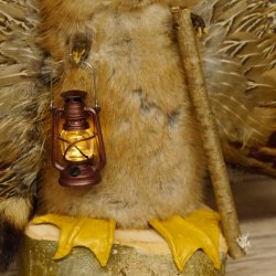 Wolpertinger Wolpi groß Bisam Präparat hellblaue Augen mit Flügel Geweih Stock Laterne Höhe 36 cm Fabelwesen Gaudi Geschenk 86.14.9