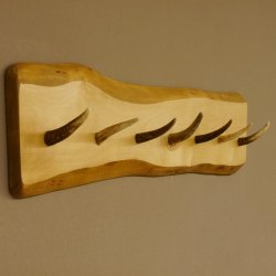 Geweih Garderobe mit 7 Haken aus Hirschspitzen auf Holzbrett Wandgarderobe Unikat 27.8.109