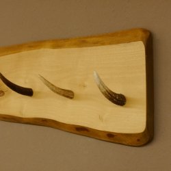 Geweih Garderobe mit 7 Haken aus Hirschspitzen auf Holzbrett Wandgarderobe Unikat 27.8.109