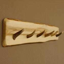 Geweih Garderobe mit 6 Haken aus Hirschspitzen auf Holzbrett kleine Wandgarderobe Unikat 27.8.111