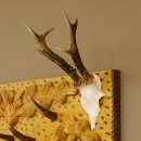 Geweih Garderobe mit 9 Haken aus Hirschspitzen auf Holzbrett verziert Rehgeweih Wandgarderobe Unikat 27.8.113