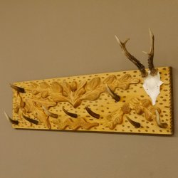 Geweih Garderobe mit 9 Haken aus Hirschspitzen auf Holzbrett verziert Rehgeweih Wandgarderobe Unikat 27.8.113