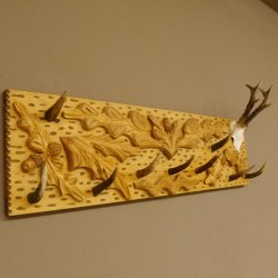 Geweih Garderobe mit 9 Haken aus Hirschspitzen auf Holzbrett verziert Rehgeweih Wandgarderobe Unikat 27.8.113