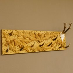Geweih Garderobe mit 9 Haken aus Hirschspitzen auf Holzbrett verziert Rehgeweih Wandgarderobe Unikat 27.8.113