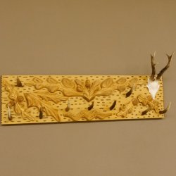 Geweih Garderobe mit 9 Haken aus Hirschspitzen auf Holzbrett verziert Rehgeweih Wandgarderobe Unikat 27.8.113