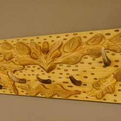 Geweih Garderobe mit 9 Haken aus Hirschspitzen auf Holzbrett verziert Rehgeweih Wandgarderobe Unikat 27.8.113