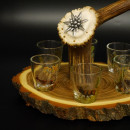 Schnaps Anbieter auf Akazieschild Schnapsbrett H17 cm Rothirsch Stange Griff mit 6 Stück Gläser bunt Jagdmotiv Tier Motiv 27.7.3.7
