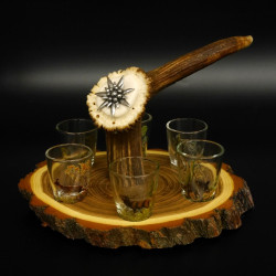 Schnaps Anbieter auf Akazieschild Schnapsbrett H17 cm Rothirsch Stange Griff mit 6 Stück Gläser bunt Jagdmotiv Tier Motiv 27.7.3.7