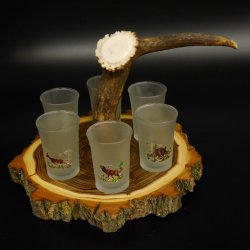Schnaps Anbieter auf Akazieschild Schnapsbrett H18 cm Rothirsch Stange Griff mit 6 Stück Gläser bunt hoch Ice White Jagdmotiv 27.7.3.12