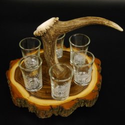 Schnaps Anbieter auf Akazieschild Schnapsbrett H17 cm Rothirsch Stange Griff mit 6 Stück Gläser weiß hoch Jagdmotiv Tier Motiv 27.7.3.14
