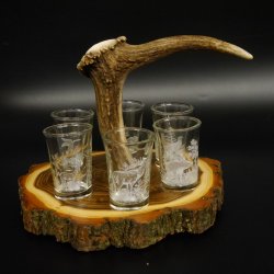 Schnaps Anbieter auf Akazieschild Schnapsbrett H17 cm Rothirsch Stange Griff mit 6 Stück Gläser weiß hoch Jagdmotiv Tier Motiv 27.7.3.14