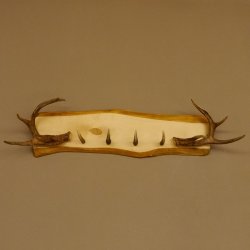 Geweih Garderobe mit 4 Spitzen Haken auf Holzbrett 2x Stangen Wandgarderobe Unikat 27.8.120