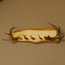 Geweih Garderobe mit 4 Spitzen Haken auf Holzbrett 2x Stangen Wandgarderobe Unikat 27.8.120