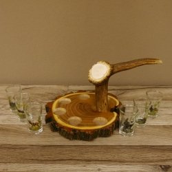 Schnaps Anbieter auf Akazieschild Schnapsbrett H18 cm Rothirsch Stange Griff mit 6 Stück Gläser bunt hoch Jagdmotiv Tier Motiv 27.7.3.10