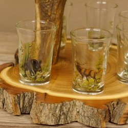 Schnaps Anbieter auf Akazieschild Schnapsbrett H18 cm Rothirsch Stange Griff mit 6 Stück Gläser bunt hoch Jagdmotiv Tier Motiv 27.7.3.10