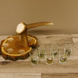 Schnaps Anbieter auf Akazieschild Schnapsbrett H18 cm Rothirsch Stange Griff mit 6 Stück Gläser bunt hoch Jagdmotiv Tier Motiv 27.7.3.10