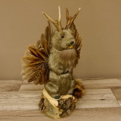 Wolpertinger Murmel Präparat Plüsch mit Bart hellbraune Augen Fabelwesen mit Flügel und Geweih Wolpi 86.16.42