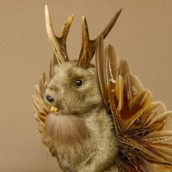 Wolpertinger Murmel Präparat Plüsch mit Bart hellbraune Augen Fabelwesen mit Flügel und Geweih Wolpi 86.16.42