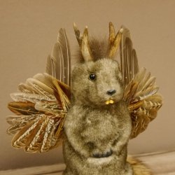 Wolpertinger Murmel Präparat Plüsch mit Punkfrisur Fabelwesen mit Flügel und Geweih Wolpi 86.16.46