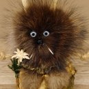 Wolpertinger Wolpi Präparat Mini auf Holz Edelweiss und hellblaue Augen Höhe 22 cm 86.1.3.47