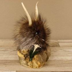 Wolpertinger Wolpi Präparat Mini auf Holz Edelweiss und hellblaue Augen Höhe 22 cm 86.1.3.47