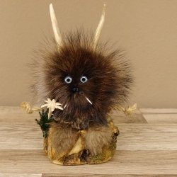 Wolpertinger Wolpi Präparat Mini auf Holz Edelweiss und hellblaue Augen Höhe 22 cm 86.1.3.47