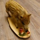 Frischling "Altpräparat" Ganzpräparat auf Birke Holzpodest Wildschwein Präparat Deko 34.2.35