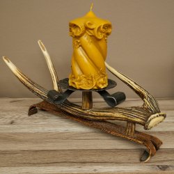 Bougier en bois de cerf rouge avec 2 bougies en fer forgé et corne de cerf