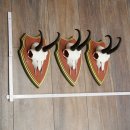 Cuernos de gamuza, 3 piezas, macho de gamuza SL 21,4 cm, cuernos de gamuza sobre placa de trofeo de MADERA DE PINO CIBELO 47.278