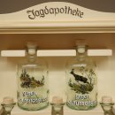 Jagdapotheke aus Holz mit 5 Flaschen und Jagdmotiv Jagd Neu 27.7.10.2