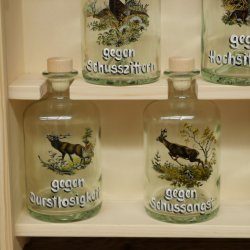 Jagdapotheke aus Holz mit 5 Flaschen und Jagdmotiv Jagd Neu 27.7.10.3