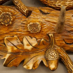 Geweih Garderobe mit 6 Hirschspitzen Haken auf geschnitztes Holzbrett 1x Rehgeweih Wandgarderobe Unikat 27.8.126